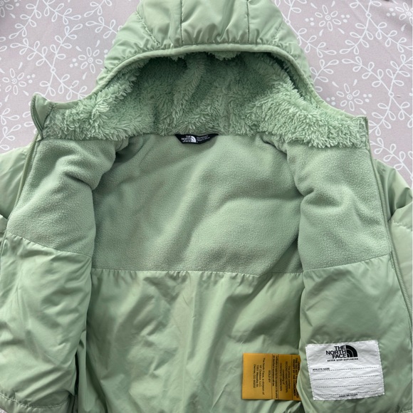 Toddler girls size 2 North Face winter coat - Picture 3 of 5